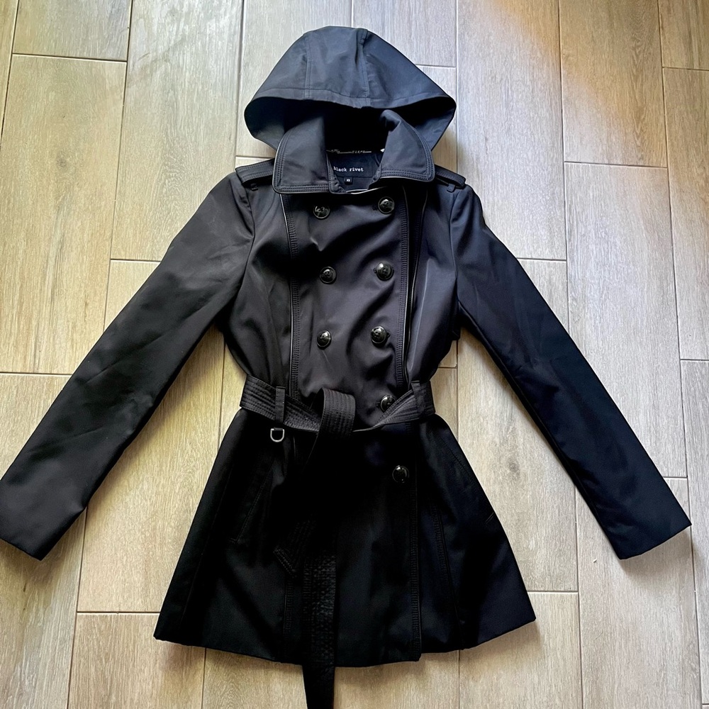 Black Rivet trench coat in black